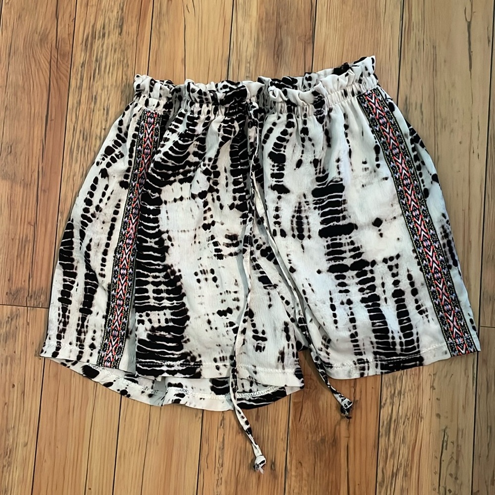 Black & Cream Shorts Aztec